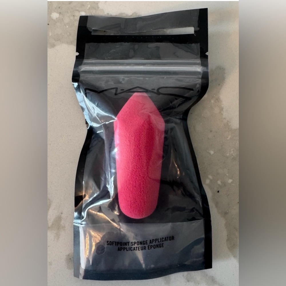 NEW MAC Softpoint Sponge Applicator